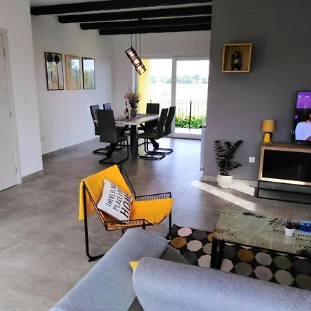 Mit Terrasse- Grill Und Garten By Interhome *
