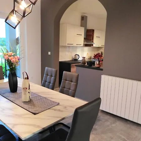 Mit Terrasse- Grill Und Garten By Interhome *
