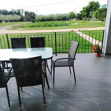 Nyaraló Mit Terrasse- Grill Und Garten By Interhome *