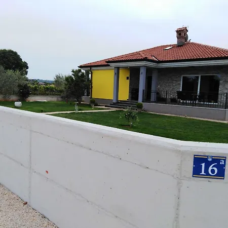 Mit Terrasse- Grill Und Garten By Interhome